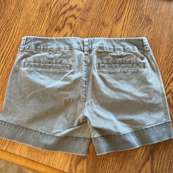 American Eagle size 6 midi shorts distressed look - Picture 2 of 4